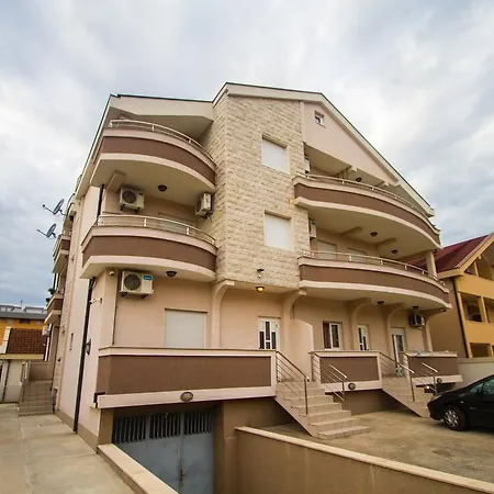 Nikola Pleasure * Podgorica